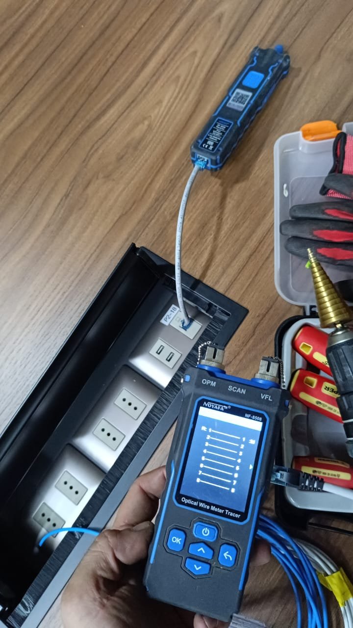 Trabajo de cableado en instalación