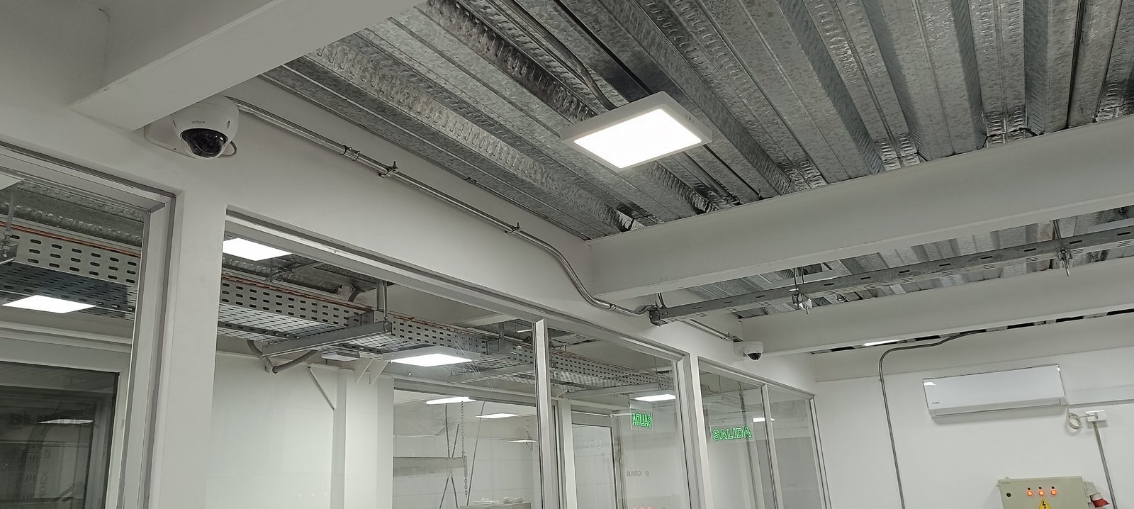 Cableado estructurado instalado en rack
